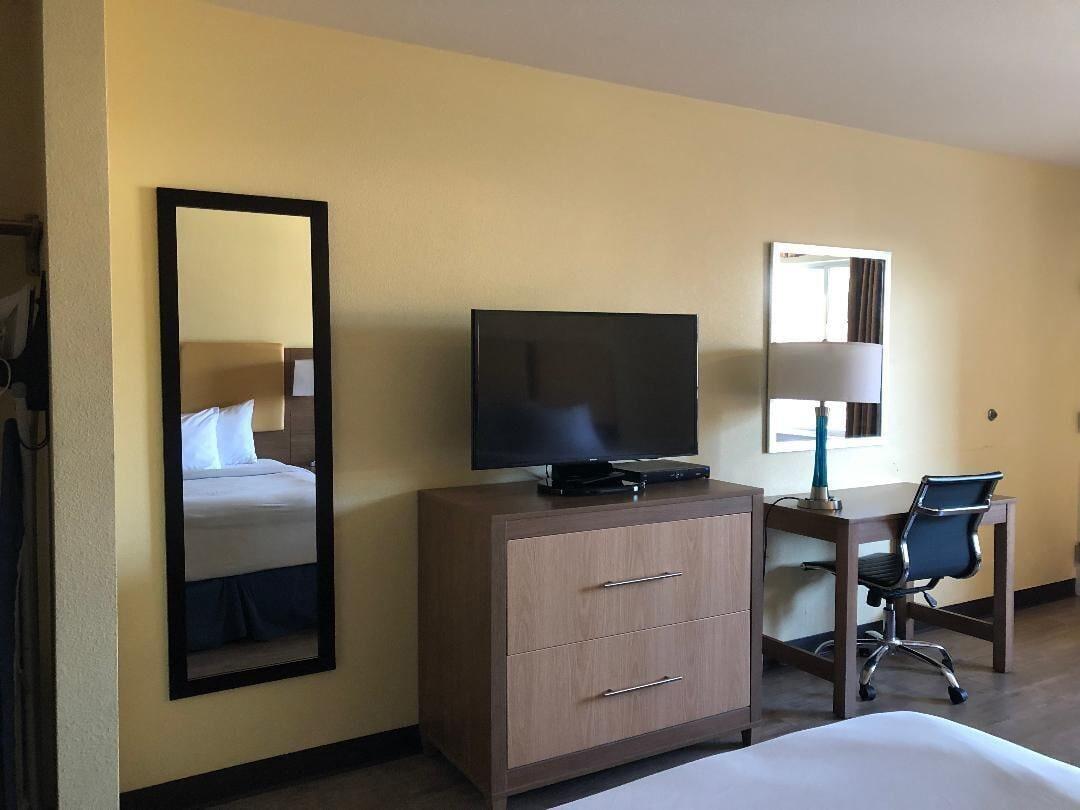 Days Inn By Wyndham Hayward Airport Экстерьер фото