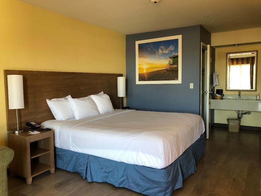 Days Inn By Wyndham Hayward Airport Экстерьер фото