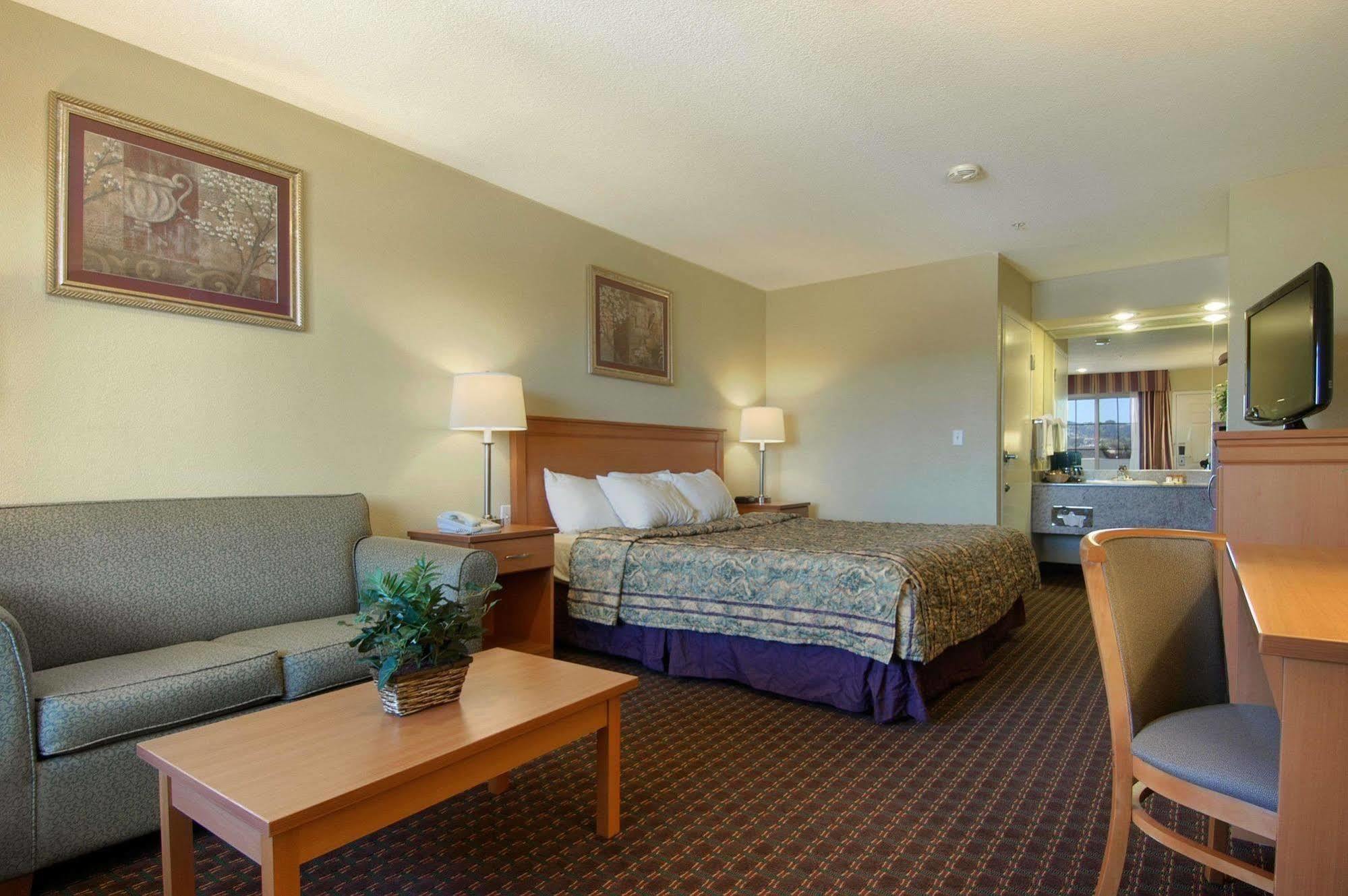 Days Inn By Wyndham Hayward Airport Номер фото