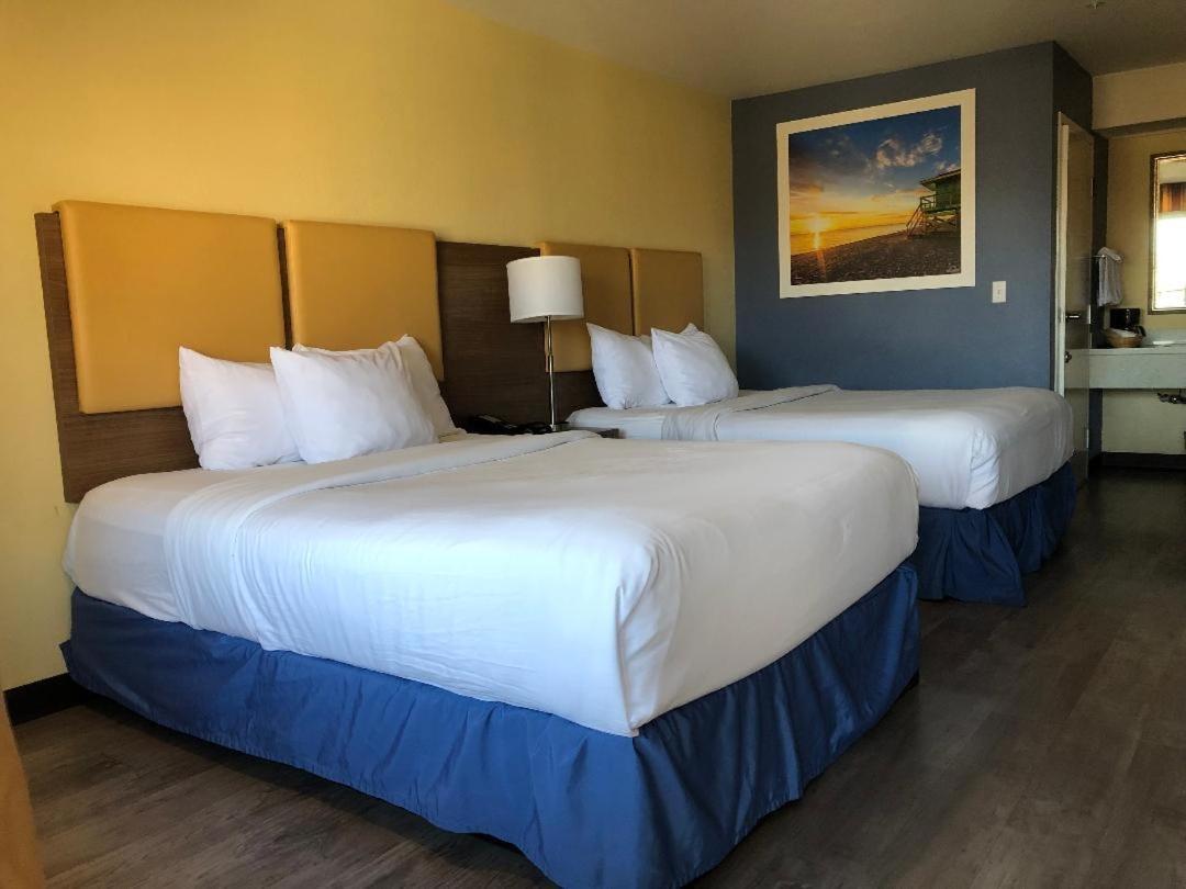 Days Inn By Wyndham Hayward Airport Экстерьер фото